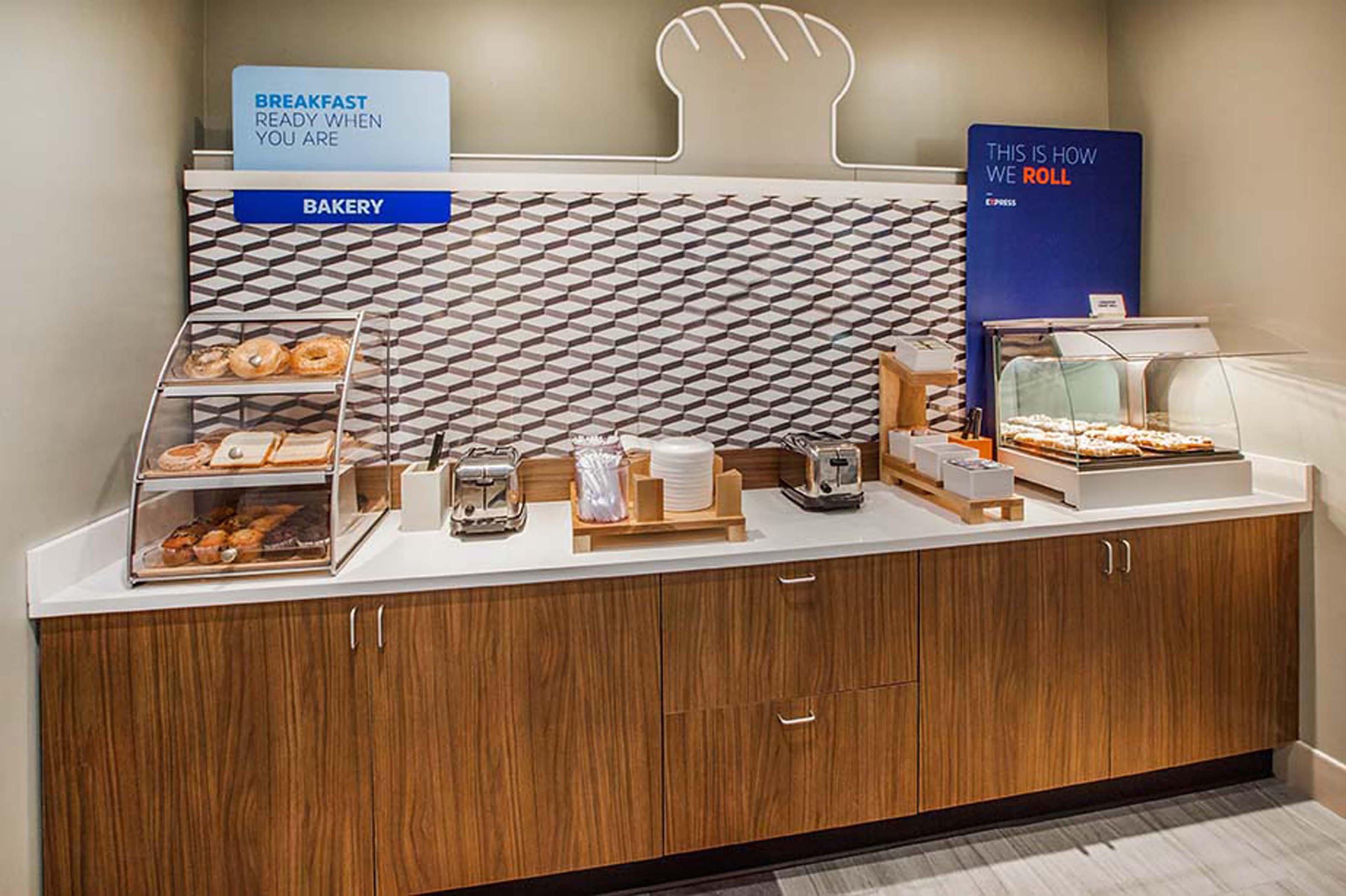 Holiday Inn Express & Suites - Mcallen - Medical Center Area By Ihg Екстериор снимка
