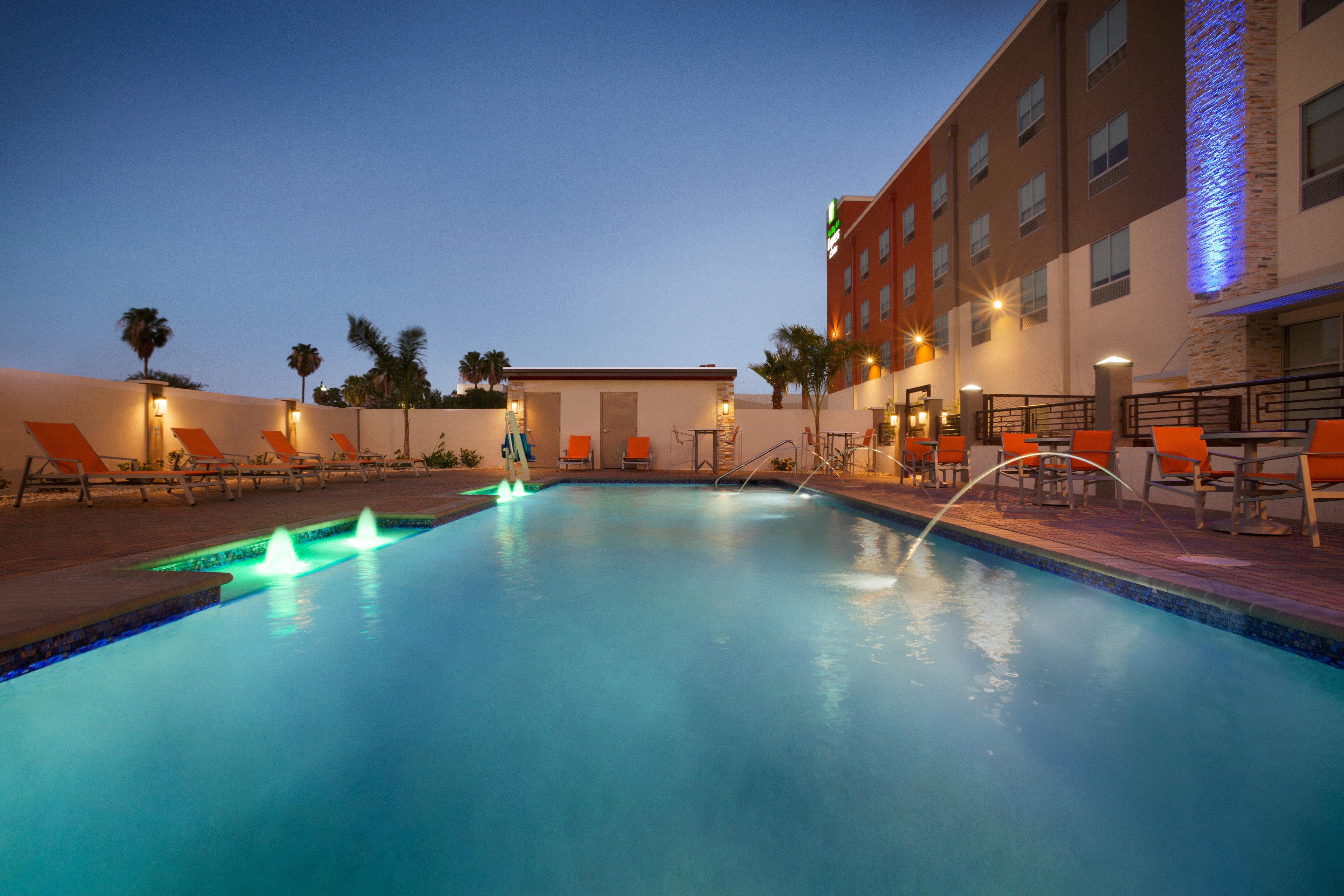 Holiday Inn Express & Suites - Mcallen - Medical Center Area By Ihg Екстериор снимка